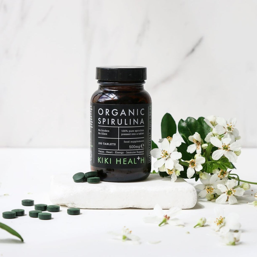 Organic Spirulina Tablets with flowers 